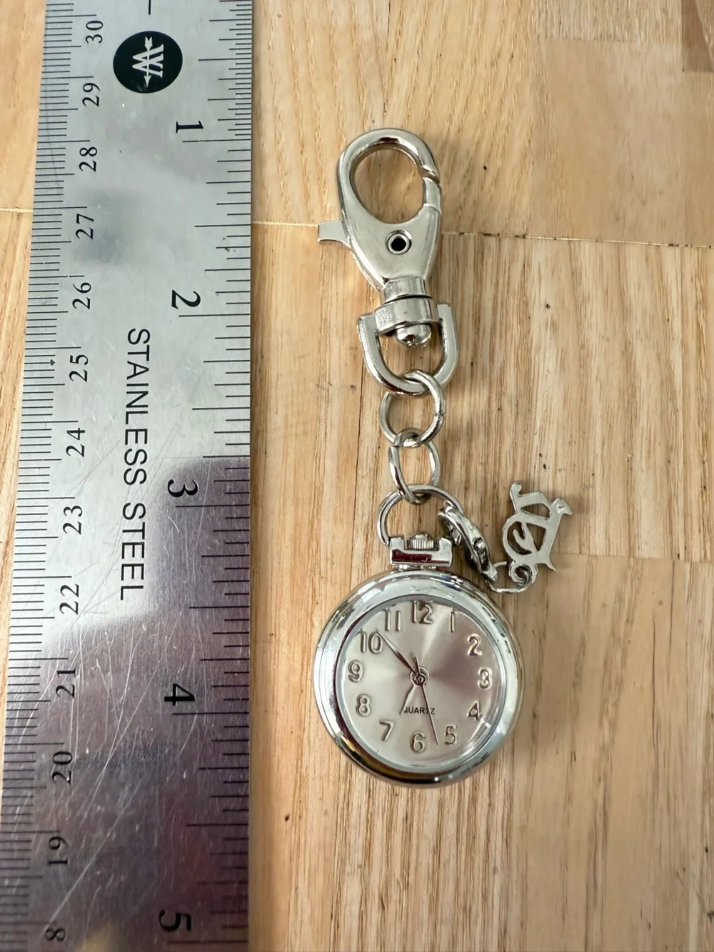Unbranded silver tone Keychain or bag clip watch NEW BATTERY